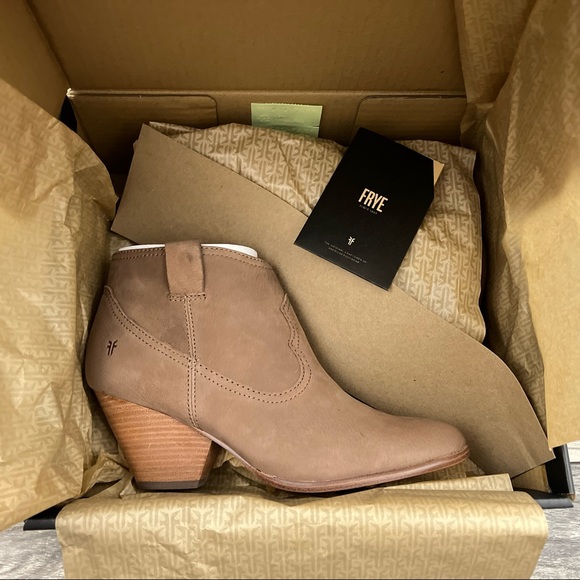 NIB Frye Rory Bootie Western Pointed Toe Lesther Ankle Boots Dusty Rose - Picture 12 of 15